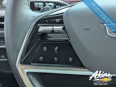 Used 2025 Cadillac Escalade Premium Luxury AWD/4WD image 29