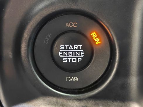 Used 2021 Jeep Gladiator Willys image 11