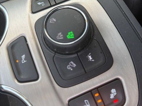 Certified 2024 GMC Terrain Denali image 4