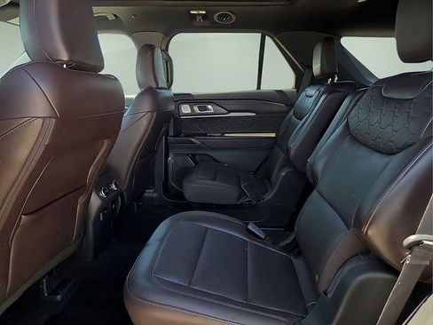 Used 2025 Ford Explorer Platinum w/ LUX Leather Package AWD/4WD image 15