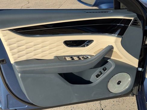 Used 2023 Bentley Flying Spur W12 image 16