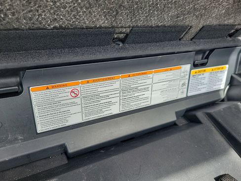 Used 2023 Toyota Highlander L image 17