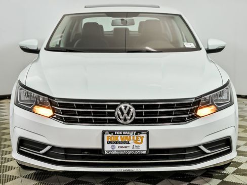 Used 2017 Volkswagen Passat 1.8T SE FWD image 4
