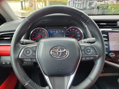 Used 2020 Toyota Camry XSE image 18