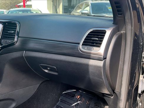 Used 2019 Jeep Grand Cherokee Altitude image 17