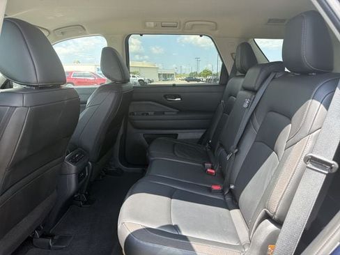 Used 2025 Nissan Pathfinder SL AWD/4WD image 15