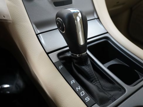 Used 2018 Ford Taurus SE image 19