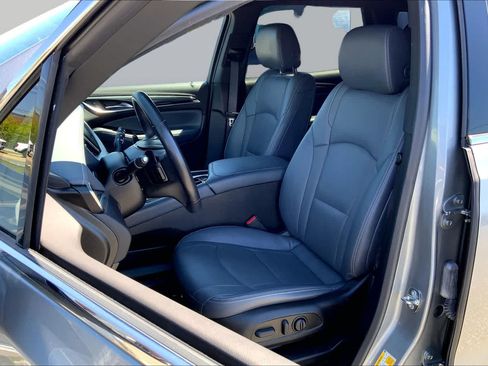 Used 2023 Buick Enclave Essence AWD/4WD image 9