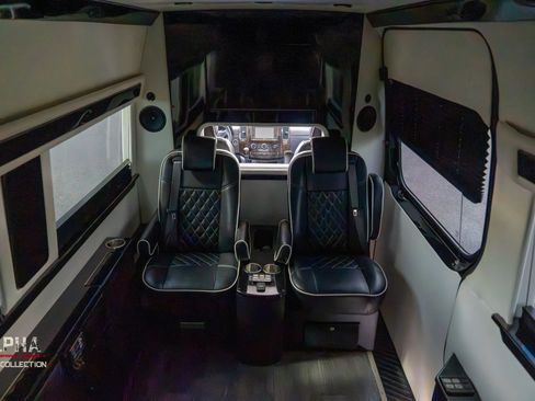 Used 2017 Mercedes-Benz Sprinter 2500 image 7