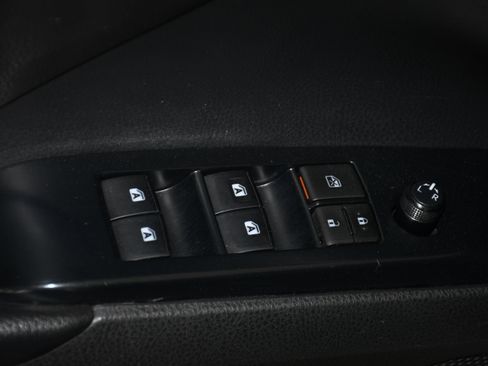 Used 2020 Toyota Camry SE image 10