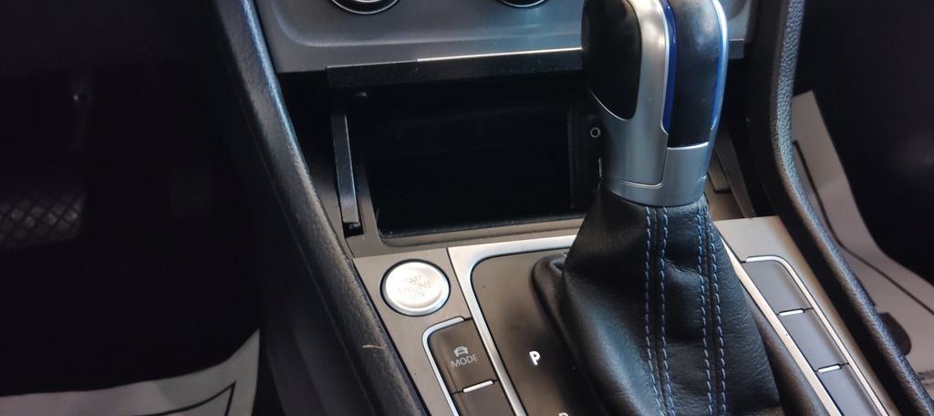 Used 2016 Volkswagen e-Golf SE w/ DC Fast Charging Package FWD image 20