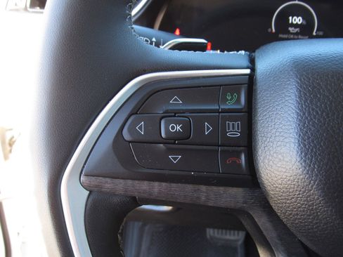 Used 2023 Jeep Grand Cherokee Limited image 26