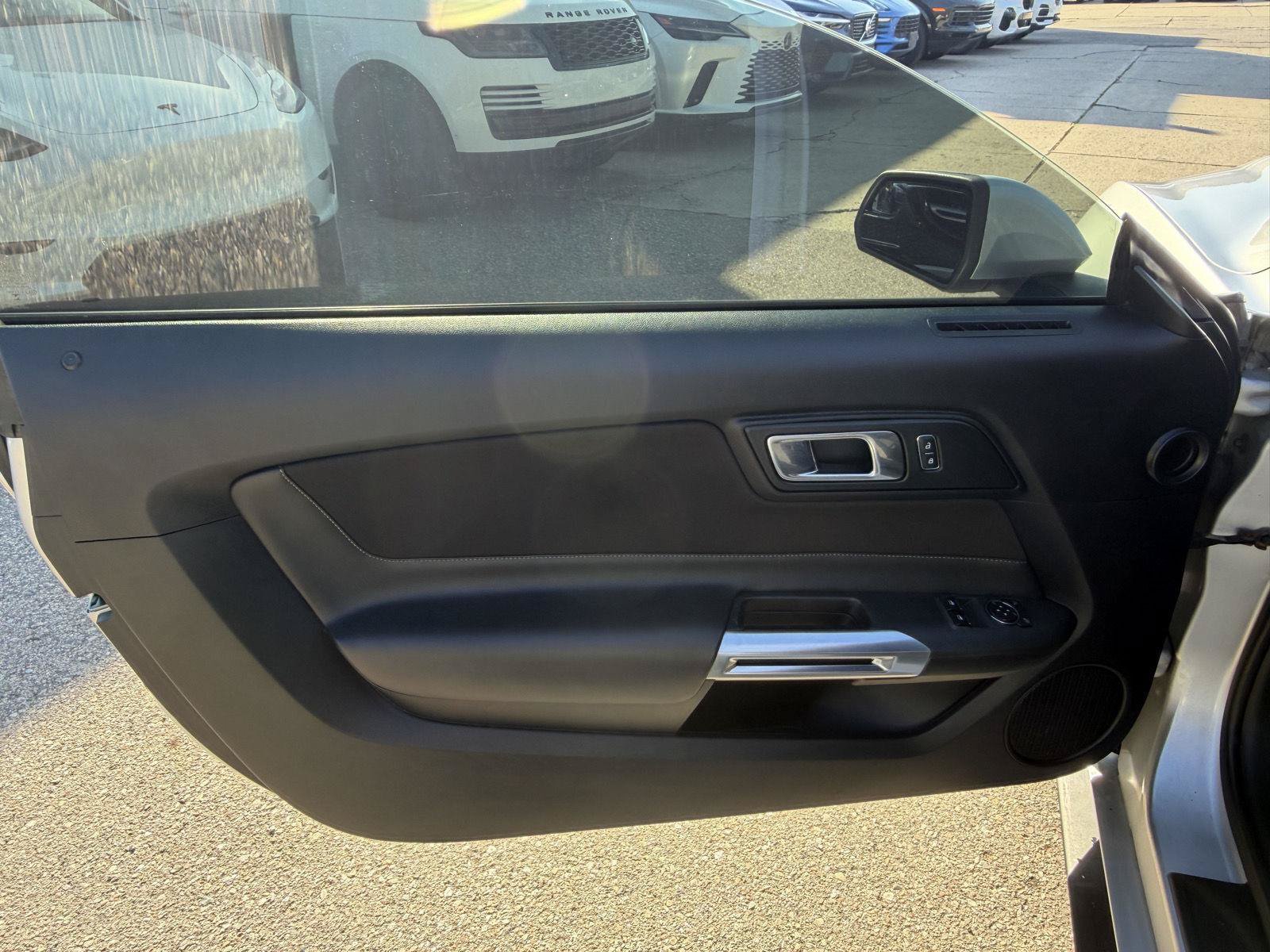 Used 2018 Ford Mustang Coupe RWD image 10