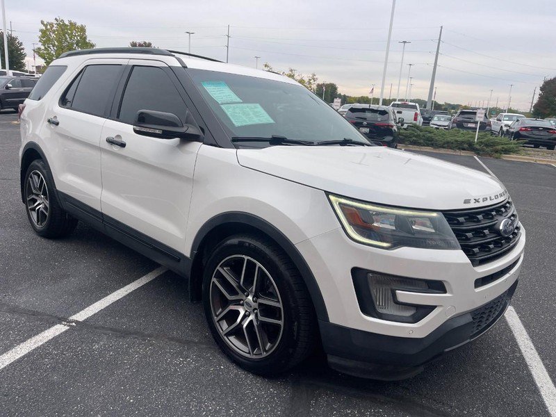 Used 2016 Ford Explorer Sport w/ Equipment Group 401A AWD/4WD image 2