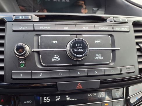 Used 2017 Honda Accord Sport image 7