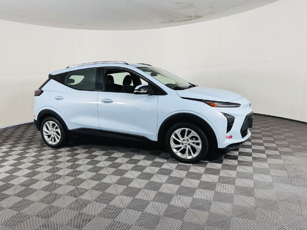 Used 2023 Chevrolet Bolt EUV LT FWD image 2