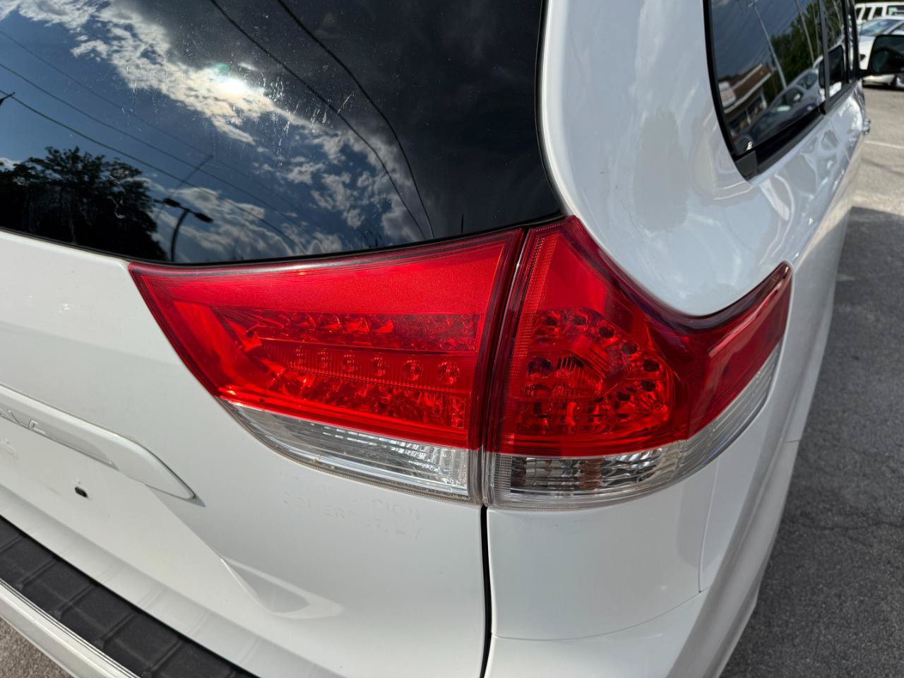 Used 2013 Toyota Sienna XLE w/ Entertainment Pkg FWD image 48