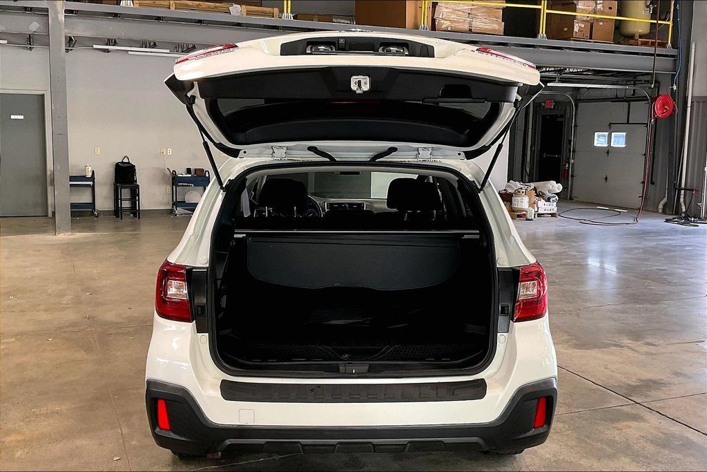 Used 2018 Subaru Outback 2.5i Premium AWD/4WD image 5