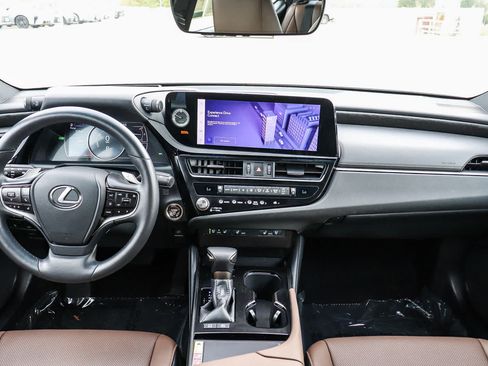 Certified 2025 Lexus ES 300h w/ Premium Package FWD image 13