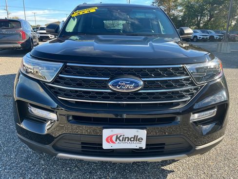 Used 2024 Ford Explorer XLT w/ Equipment Group 202A image 3