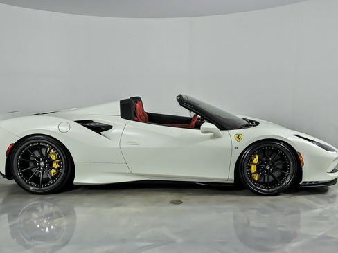 Used 2022 Ferrari F8 Tributo image 14