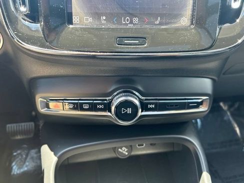 Used 2025 Volvo XC40 B5 Core AWD/4WD image 26