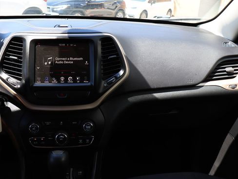 Used 2017 Jeep Cherokee Latitude FWD image 44