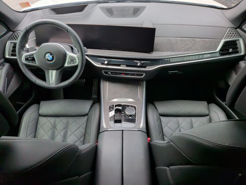 Certified 2025 BMW X5 xDrive40i w/ M Sport Package AWD/4WD image 32