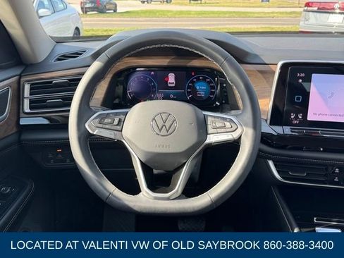 Used 2024 Volkswagen Atlas SE AWD/4WD image 19