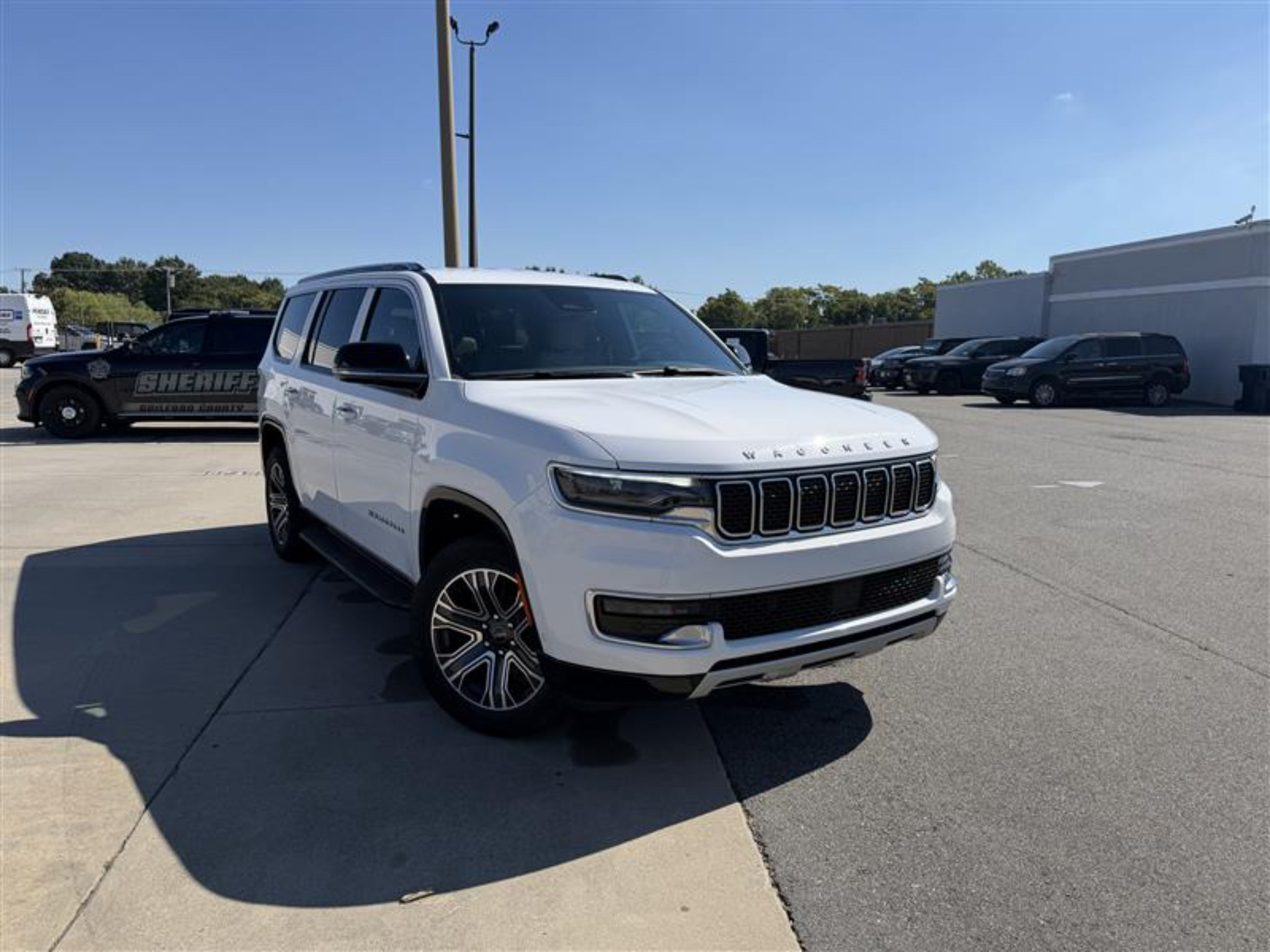 Used 2025 Jeep Wagoneer Series II AWD/4WD image 9