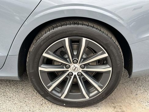 Used 2022 Volvo S60 B5 Inscription image 9