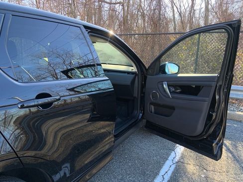 Certified 2025 Land Rover Discovery Sport S image 17