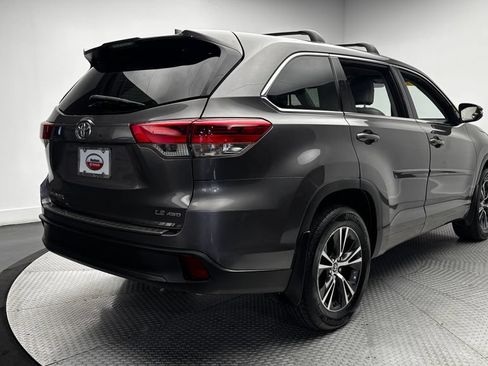 Used 2018 Toyota Highlander Plus w/ Protection Package #3 AWD/4WD image 41