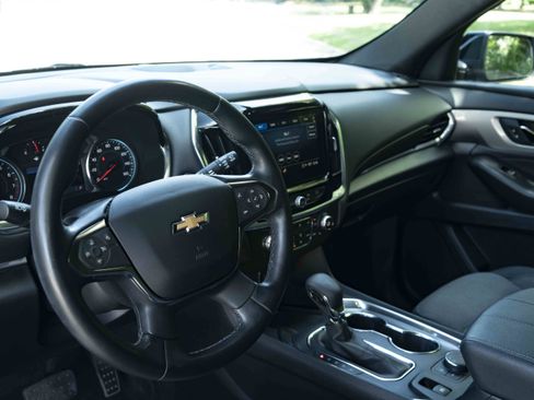 Used 2023 Chevrolet Traverse LT FWD image 15