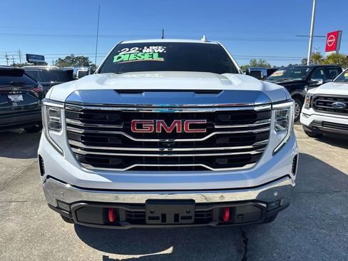 Used 2022 GMC Sierra 1500 SLT image 2