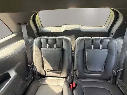 Used 2014 Ford Explorer XLT w/ Equipment Group 202A AWD/4WD image 19