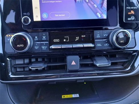 Certified 2023 Toyota Highlander XLE image 51