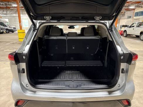 Used 2021 Toyota Highlander Limited AWD/4WD image 11