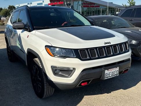 Used 2019 Jeep Compass Trailhawk w/ Leather Interior Group AWD/4WD image 2