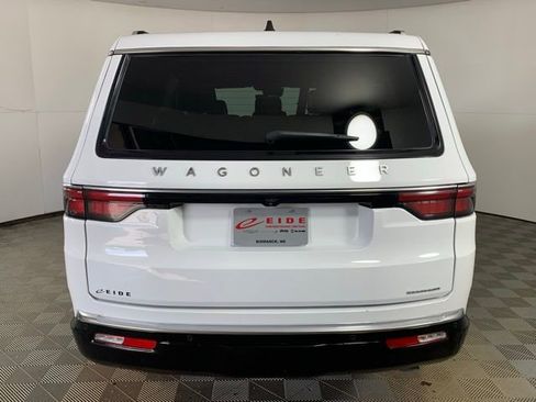 Used 2024 Jeep Wagoneer Series II w/ Flexible Seating Group image 8