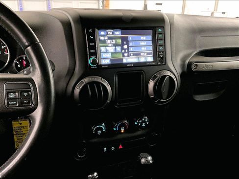 Used 2018 Jeep Wrangler Sport AWD/4WD image 6