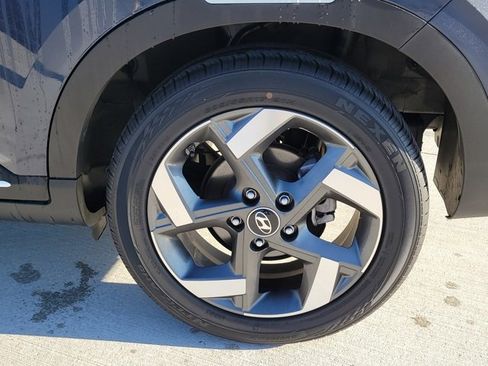 Used 2023 Hyundai Venue Limited image 15