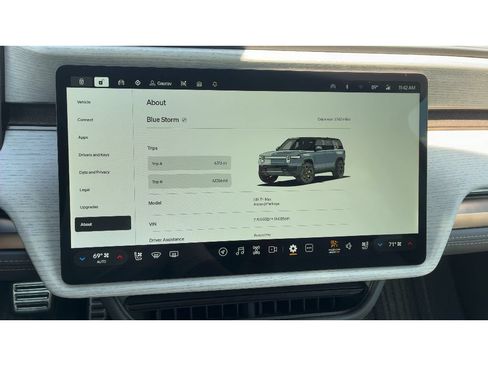 Used 2026 Rivian R1S Premium AWD/4WD image 8