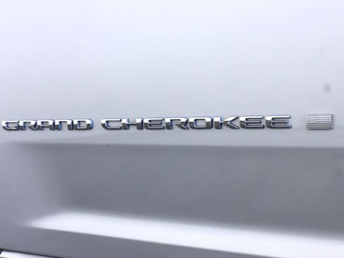 Used 2022 Jeep Grand Cherokee Overland w/ Luxury Tech Group IV image 45