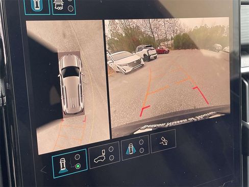 Used 2024 GMC Acadia Elevation image 25