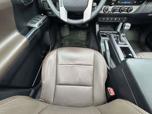 Used 2017 Toyota Tacoma Limited w/ Tow Package AWD/4WD image 14