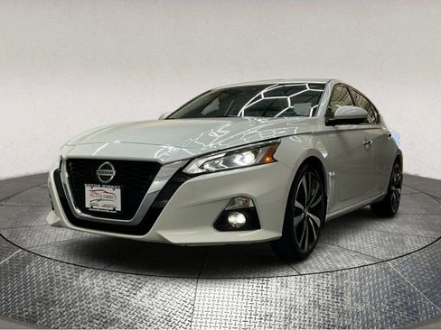 Used 2022 Nissan Altima 2.5 Platinum image 4