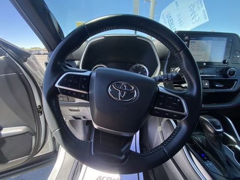 Used 2022 Toyota Highlander XSE AWD/4WD image 14