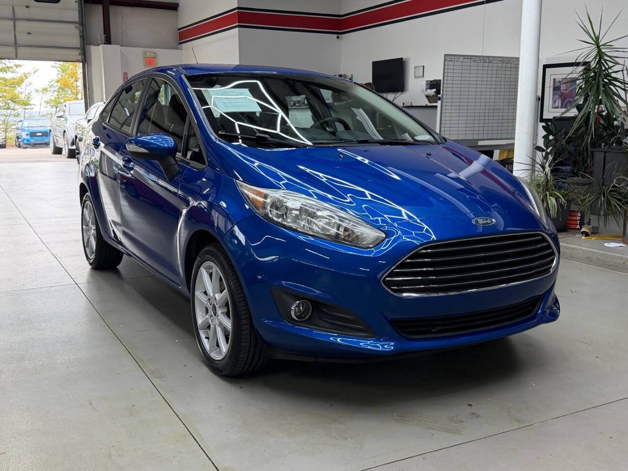 Used 2018 Ford Fiesta SE w/ Equipment Group 201A FWD image 1