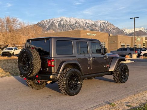 Used 2018 Jeep Wrangler Unlimited Rubicon AWD/4WD image 9